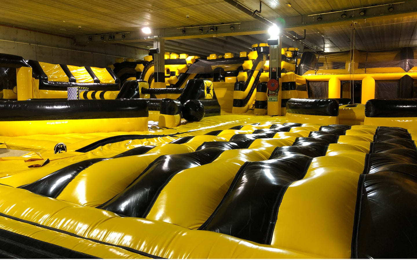 Inflatable & trampoline park - JumpSky (4 locaties) - afbeelding 10