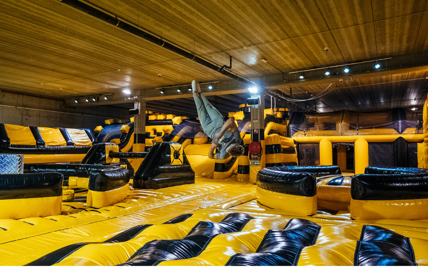 Inflatable & trampoline park - JumpSky (4 locaties) - afbeelding 9