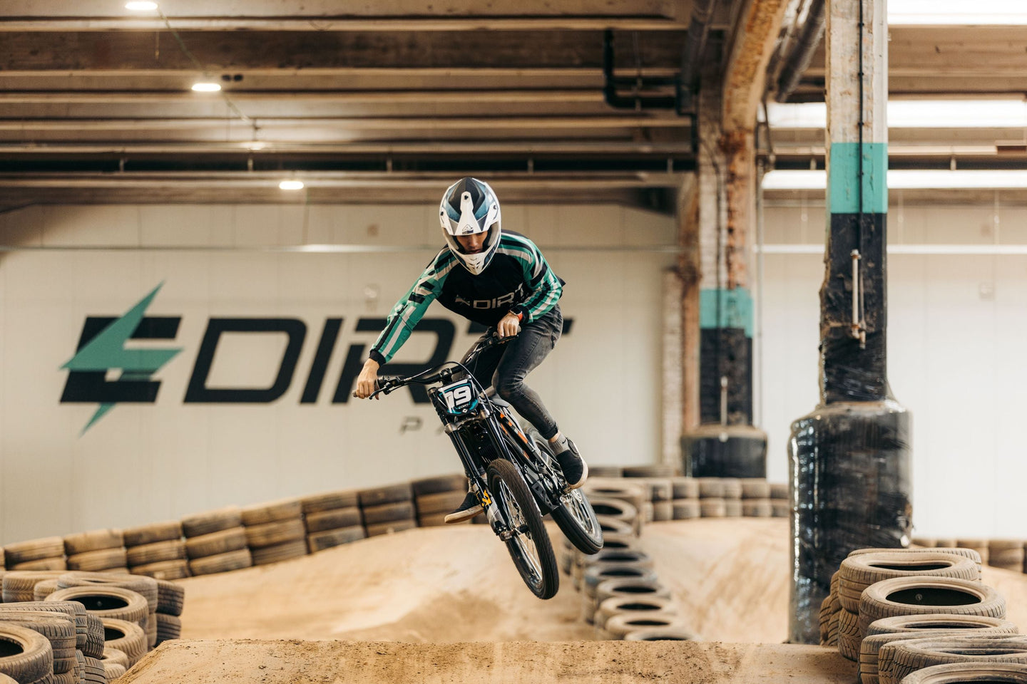 Edirt Park - 1 sessie (indoor) elektrisch crossen voor 1 persoon - afbeelding 4