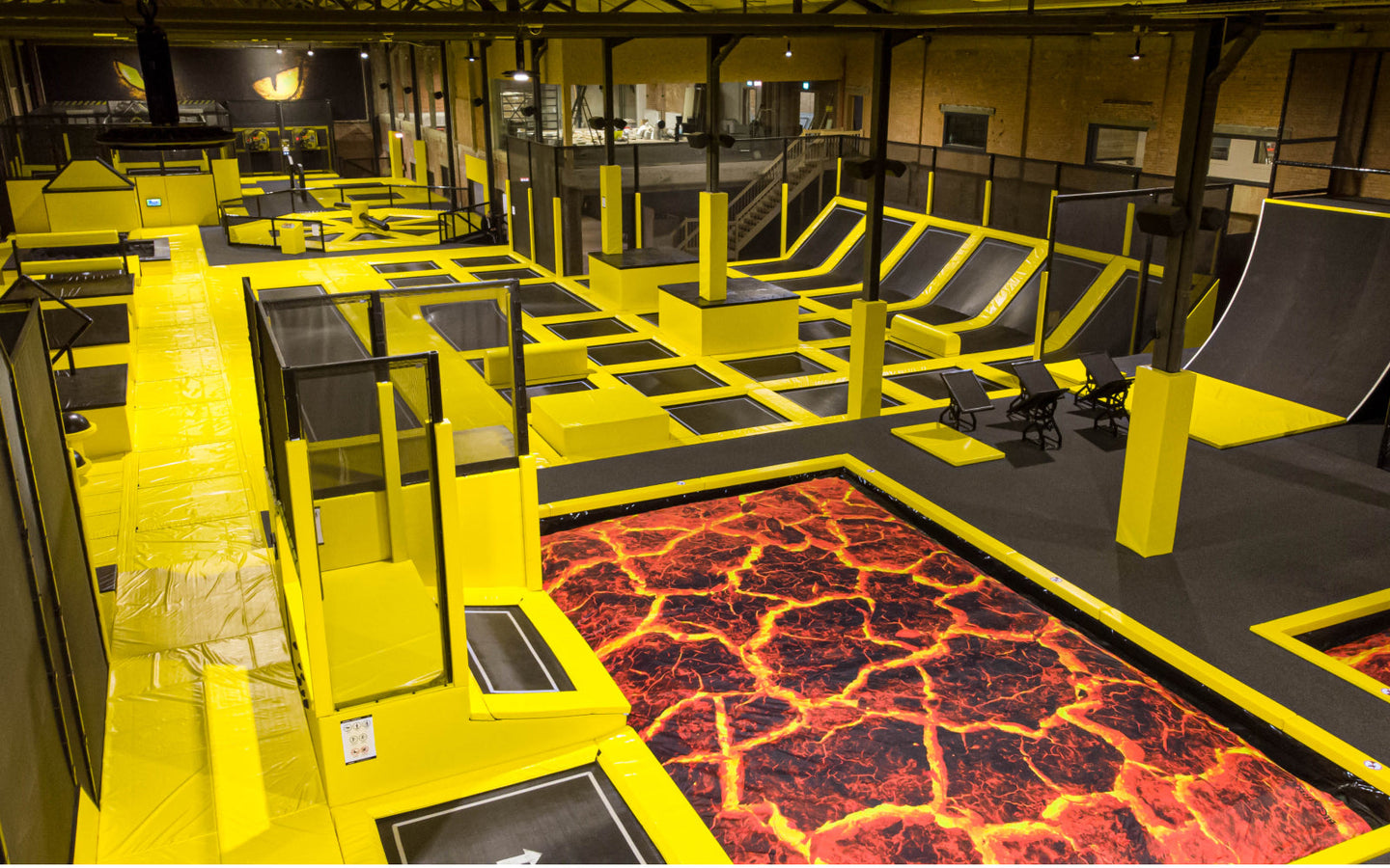 Inflatable & trampoline park - JumpSky (4 locaties) - afbeelding 1